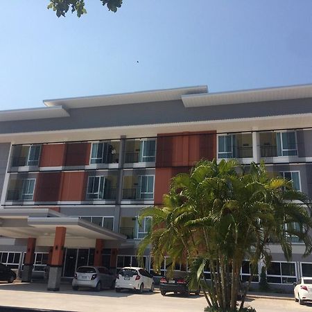 Suksomboon Hotel สุราษฎร์ธานี ภายนอก รูปภาพ