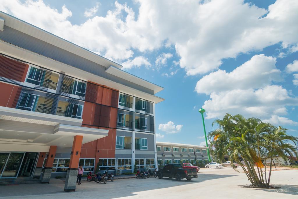 Suksomboon Hotel สุราษฎร์ธานี ภายนอก รูปภาพ