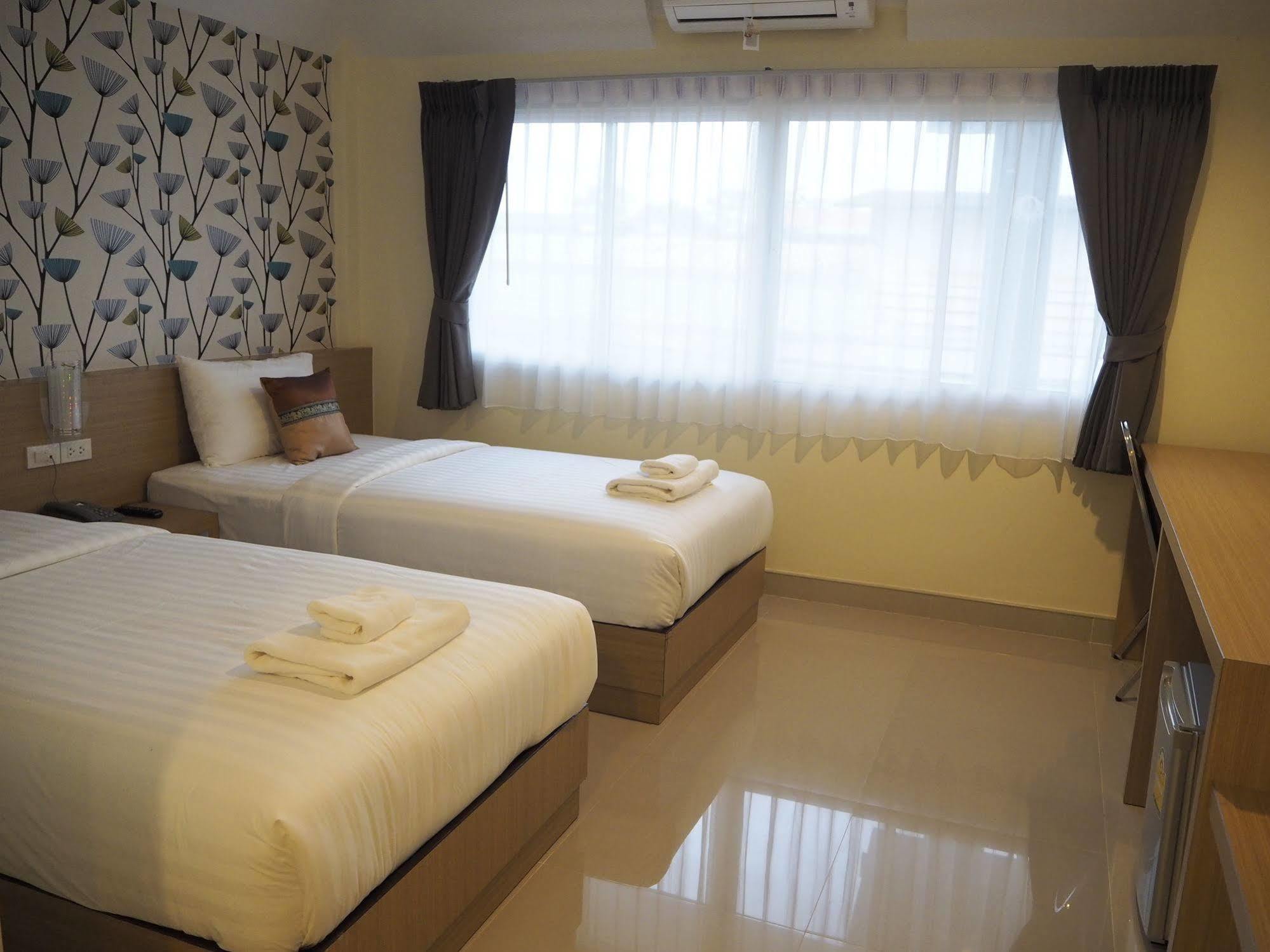 Suksomboon Hotel สุราษฎร์ธานี ภายนอก รูปภาพ