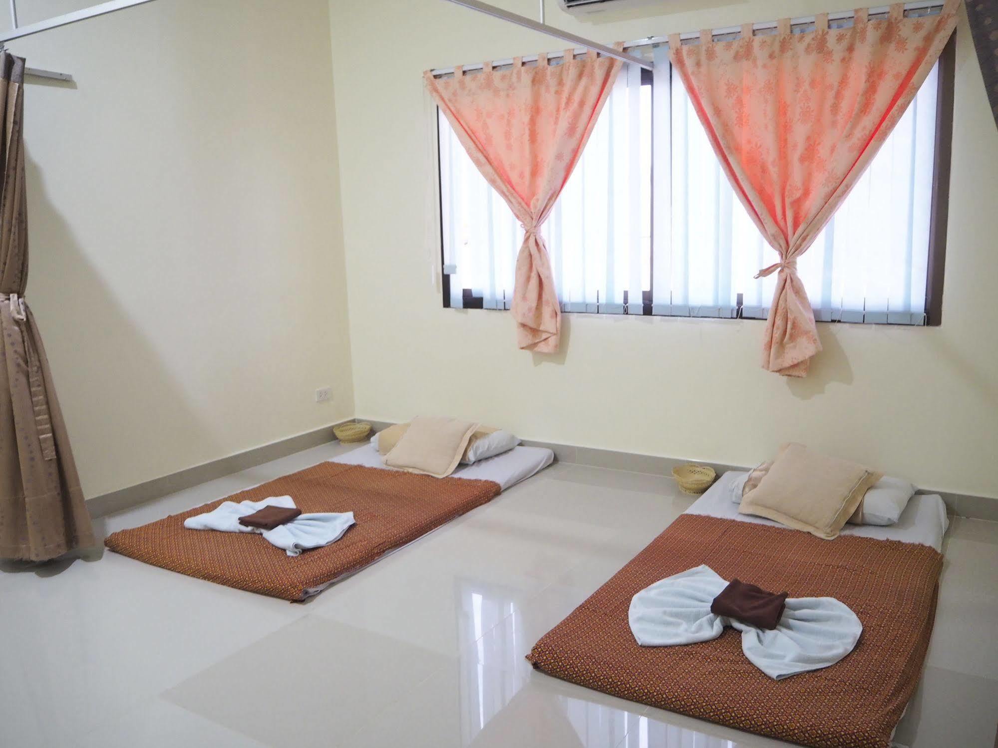 Suksomboon Hotel สุราษฎร์ธานี ภายนอก รูปภาพ